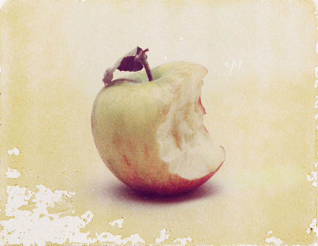 Apfel-angebissen-Fotokunst.jpg
